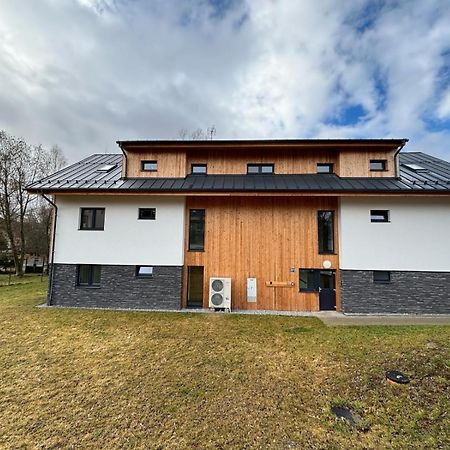 Apartmany U Plaze Lipna - Male Lipno Černá v Pošumaví 외부 사진